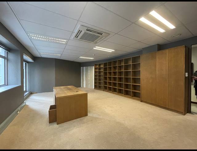 1,971M² OFFICE TO LET IN SANDTON CENTRAL